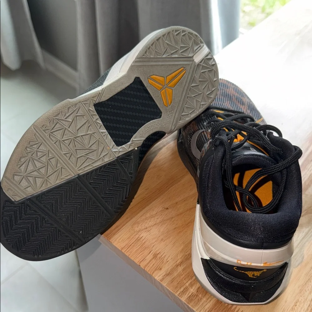 Nike Kobe Vii Black & Orange Leopard-Pattern Low-Top Sneakers - Picture 6 of 6